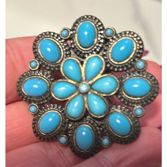 Oversized Flower Ring - Picture 2 of 5